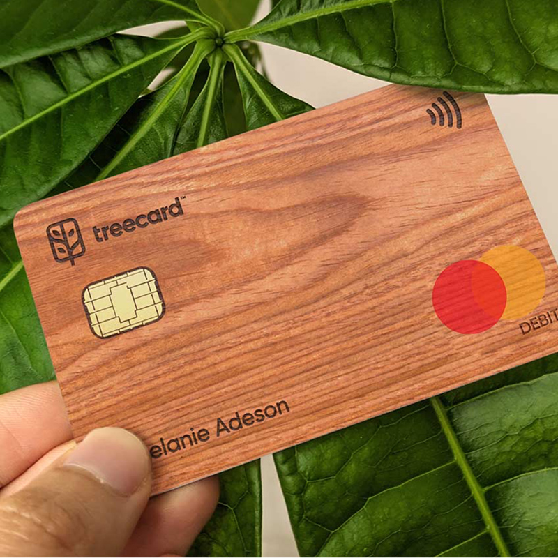 La primera tarjeta de débito de madera del mundo reserva caliente